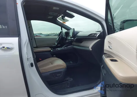 2021 Toyota Sienna Xle z USA, uszkodzony, nr VIN 5TDYRKEC6MS037211